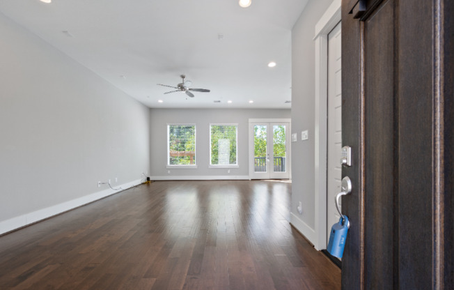 6015 YALE GDN LN