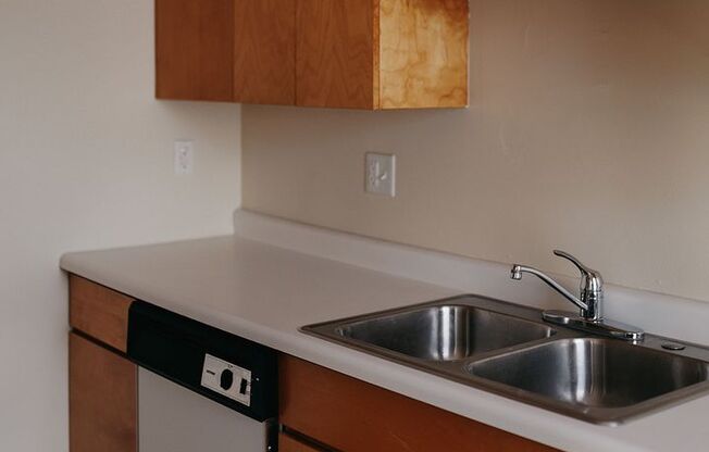 2 beds, 1 bath, 901 sqft, $1,225, Unit 307-42