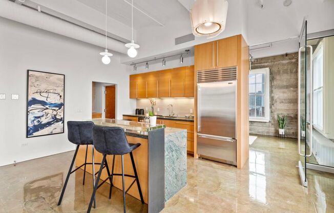 1BR/1BA PENTHOUSE! Enormous Private Roof Deck! Laundry! Parking Available! PROGRESSIVE
