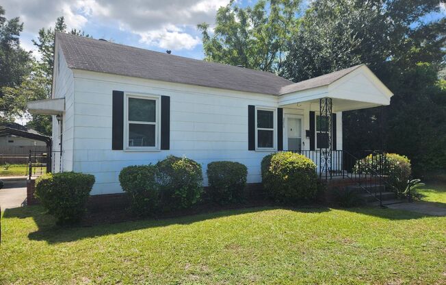 Charming 2 Bedroom 1 Bathroom home near Thunderbolt and Midtown!