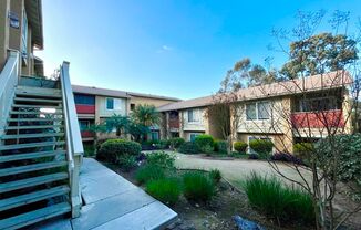 2 Bedroom/2 Bathroom Apartment in Gated Community! Assigned Parking and Washer/Dryer Included