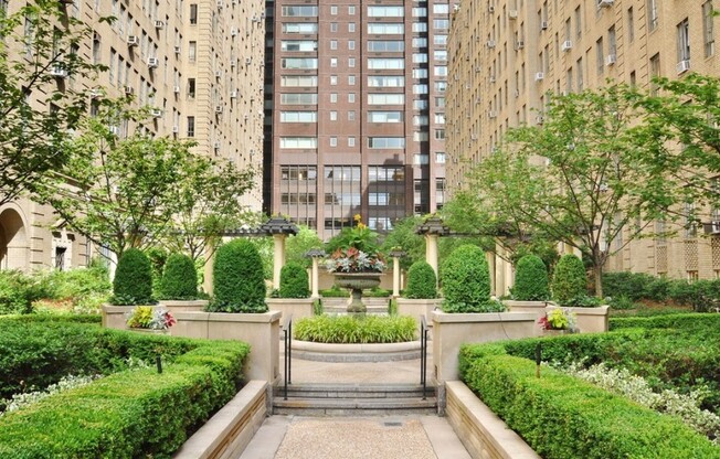 353 W 56 ST