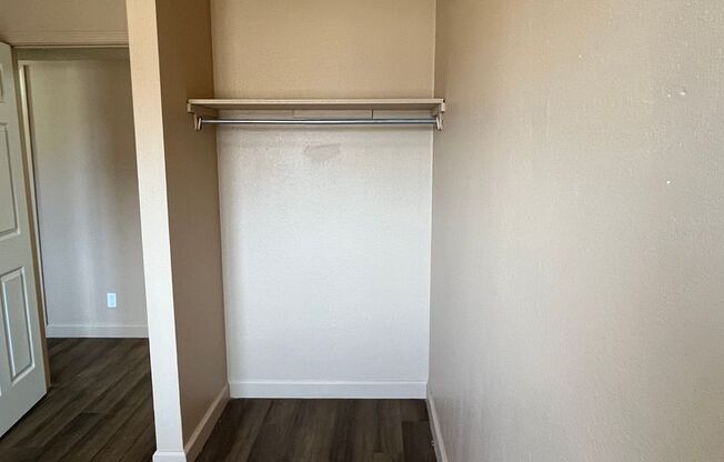 3 beds, 1 bath, $775, Unit 302