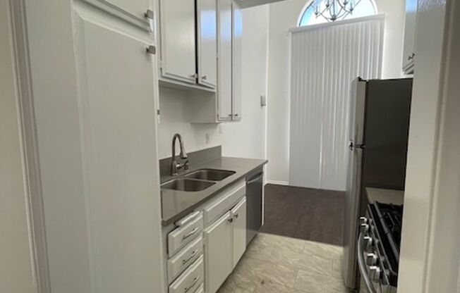 1 bed, 1 bath, $2,495, Unit 205