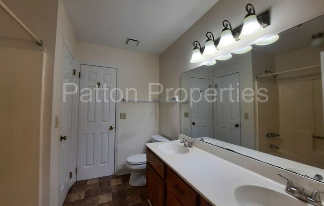 2 beds, 1.5 baths, $1,295