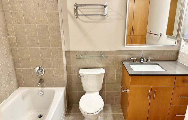 1 bed, 1 bath, $2,725, Unit 205