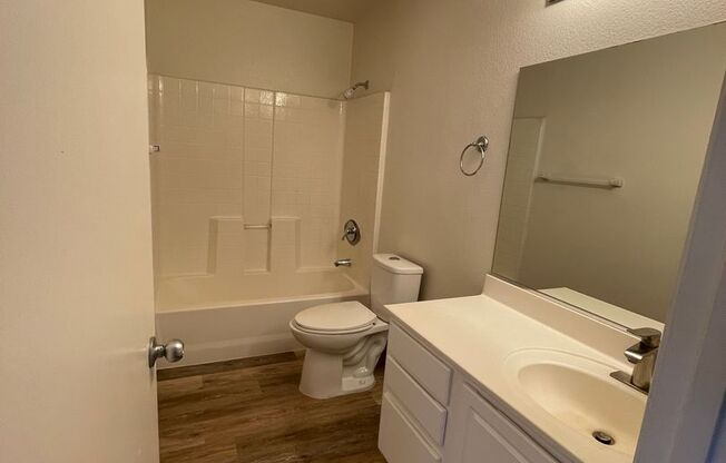 1 bed, 1 bath, 592 sqft, $1,015, Unit 78