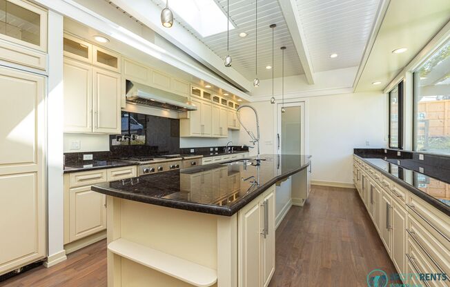 Sherwood Forest: Single Family Home w/ 2 Car Garage & Large Terrace w/ Ocean Views