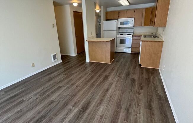2 beds, 1.5 baths, 900 sqft, $1,550, Unit B105