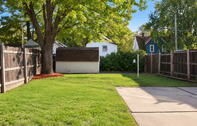 Large 3 Bedroom 2 Bathroom Home in Saint Paul!