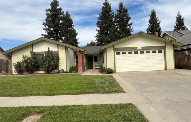 Charming home for rent in Tulare! Available NOW!