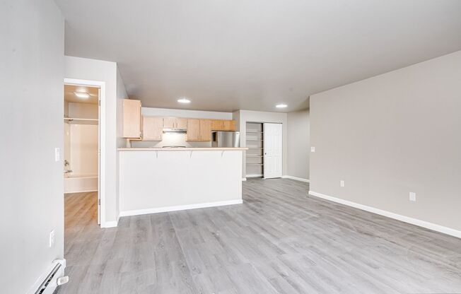 3 beds, 1.5 baths, 1,300 sqft, $1,699, Unit 105 - 01