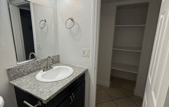 2 beds, 1 bath, 750 sqft, $1,100, Unit 214