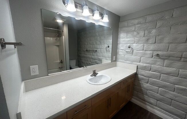 1 bed, 1 bath, 750 sqft, $2,385, Unit N7