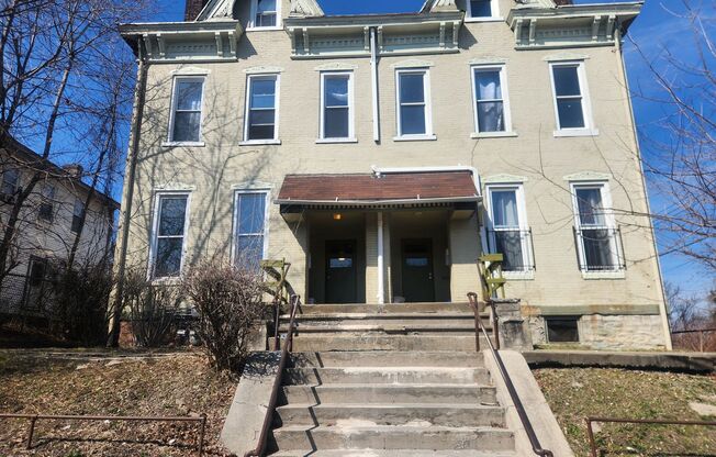 621-623 Lincoln Avenue