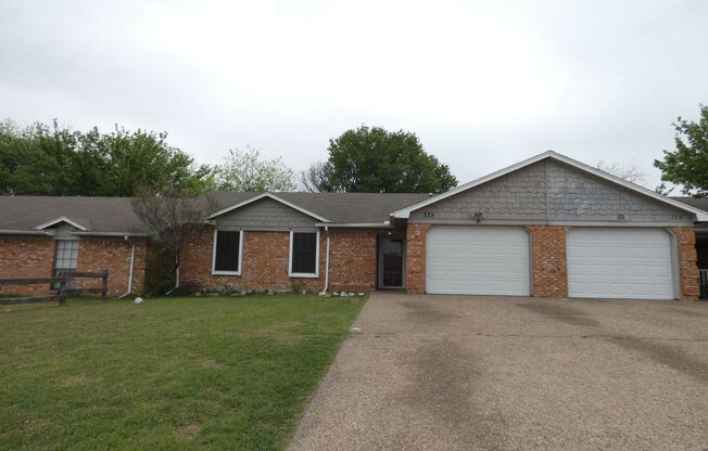 Clean & move in ready 3/2/1 duplex/townhouse in Saginaw! 325 Asbury Drive, Saginaw, TX 76179