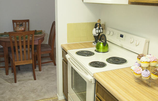 2 beds, 1 bath, 802 sqft, $900, Unit 015F
