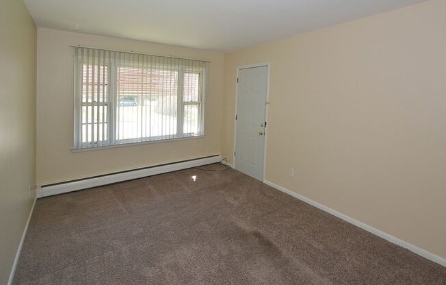 2 beds, 1 bath, $899