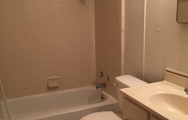 1 bed, 1 bath, $775, Unit 12 Jordan Dr