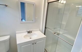 Studio, 1 bath, 300 sqft, $1,395, Unit Apt E