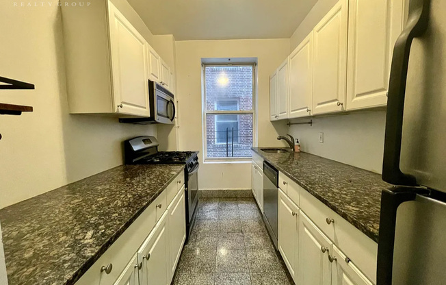 651 W 188 ST