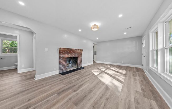 Remodeled 3BR/2BA House in the Heart of Great Neck! Close to Cox High School