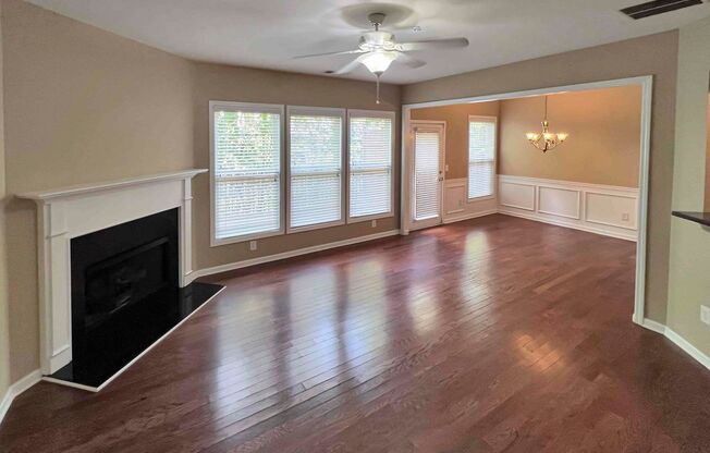 Fabulous 3 BR/2.5 BA Townhome in Marietta!