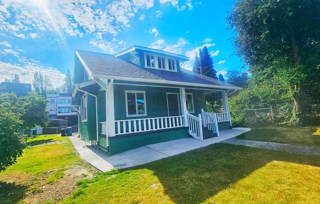 Charming 3-Bedroom Craftsman in Prime Seattle Location!