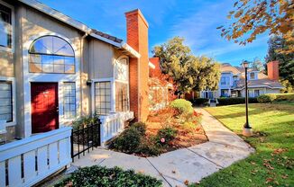 Spacious Two Story 2bd Townhouse With Loft Bedroom, Attached Garage, Pool, & Hot Tub!