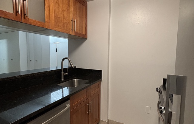 1 bed, 1 bath, $4,650, Unit 12C