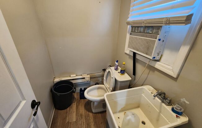 Studio, 1 bath, 1,000 sqft, $1,500, Unit Corner Store