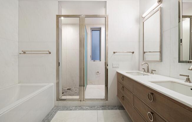 320 E 82 ST