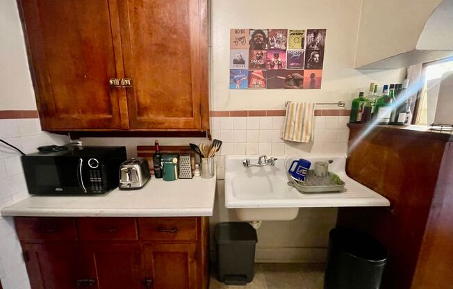 1 bed, 1 bath, $995, Unit 31