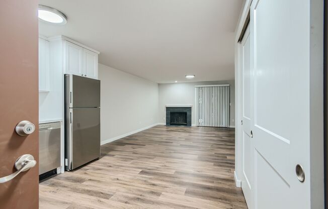 2 beds, 1 bath, 875 sqft, $2,095, Unit Unit 02