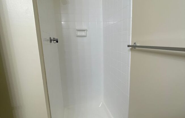 2 beds, 2 baths, 1,000 sqft, $1,975, Unit 14200 #104