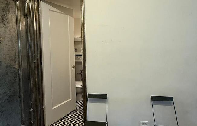 410 W 24 ST