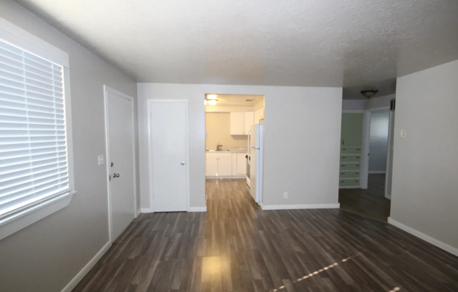 2 beds, 1 bath, 870 sqft, $1,135, Unit 1888 W Belmont