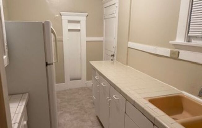 1 bed, 1 bath, $1,995, Unit #10