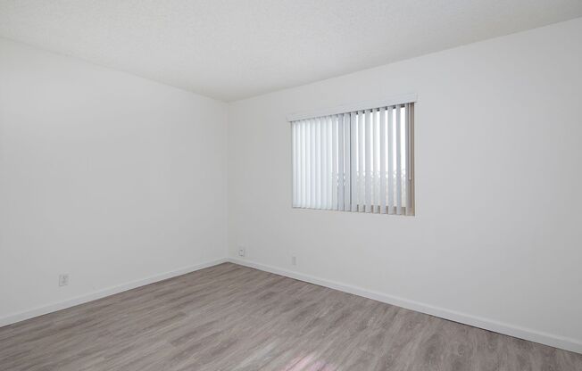 *OPEN HOUSE: 6/21 10-11AM* La Jolla 2BR with W/D and Covered Parking!