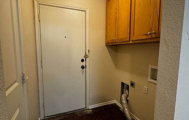 3 beds, 2 baths, $1,350