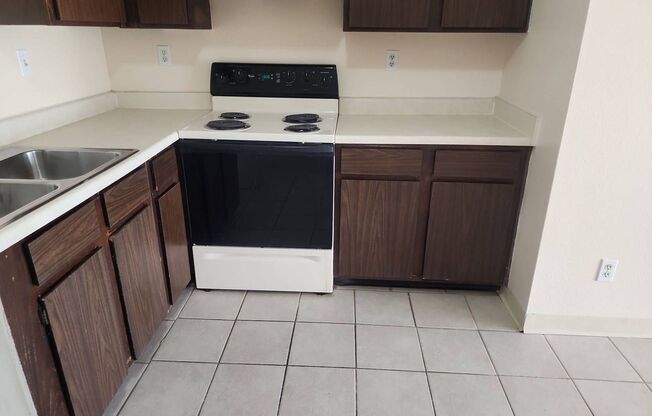 2 beds, 1 bath, 725 sqft, $775, Unit 203