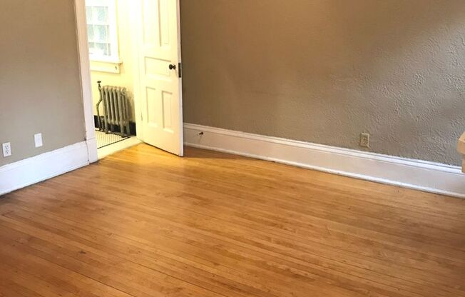 1 bed, 1 bath, $995, Unit 38
