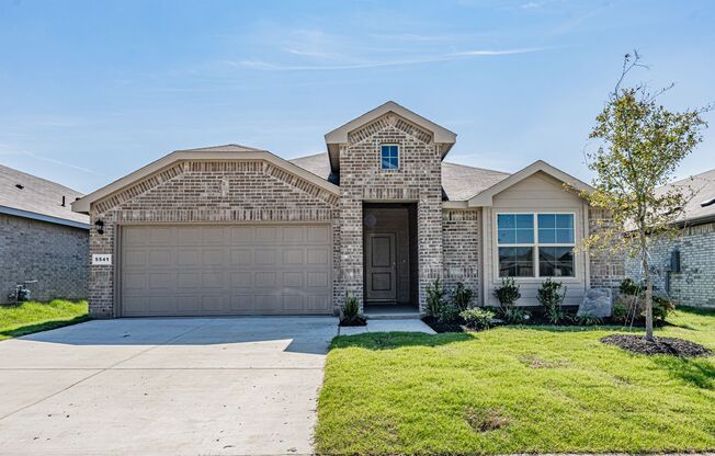 Brand new DR Horton home - never occupied! 5541 Legends Way, Denton, TX  76249