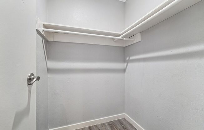 Studio, 1 bath, 500 sqft, $945, Unit 2807 Beauchamp - STUDIO2