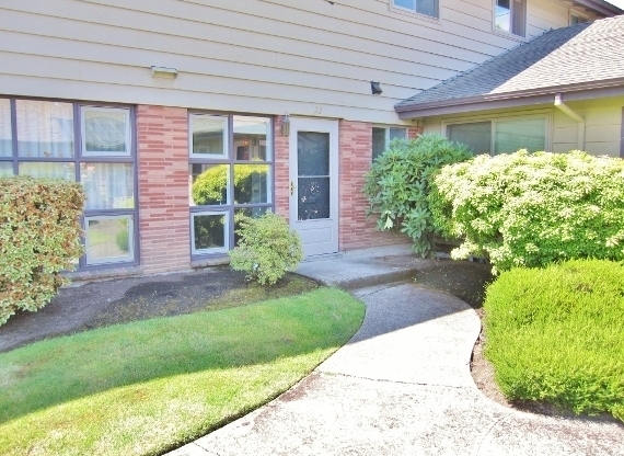 SW: Unique, Updated Studio w/Walk-Through Closet