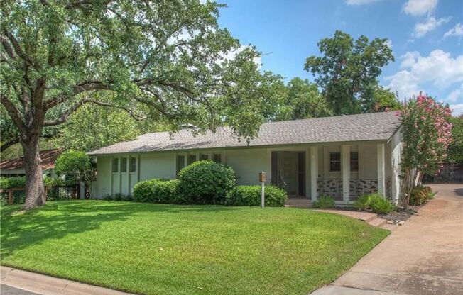 MIDCENTURY MODERN HOME IN CRESTWOOD