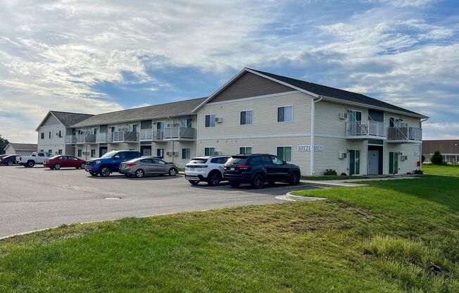 2 beds, 1 bath, 900 sqft, $1,595, Unit RO 10111-66