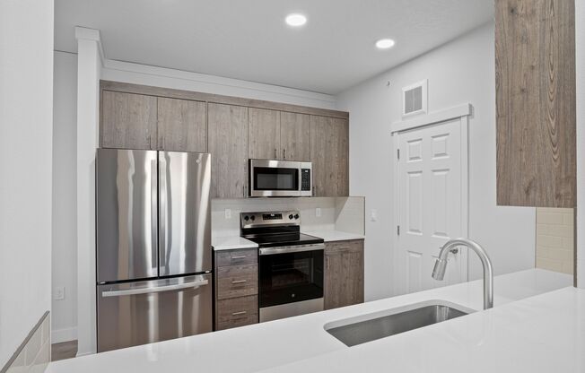 3 beds, 3 baths, 1,674 sqft, $2,050, Unit H-404