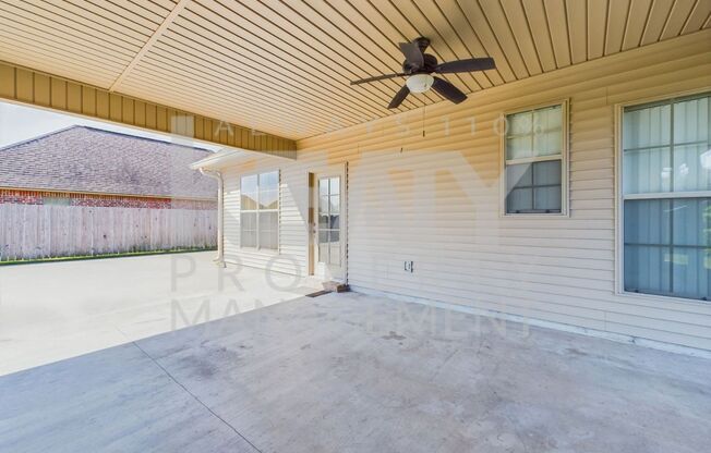 Beautiful 3 bedroom home available in Broussard!