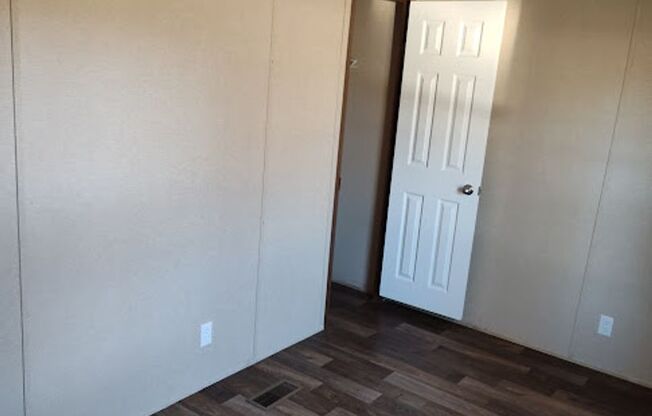 3 beds, 2 baths, $950